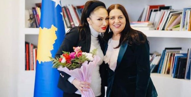 Adelina Ismaili viziton Ministren e Kulturës, e uron për detyrën e re