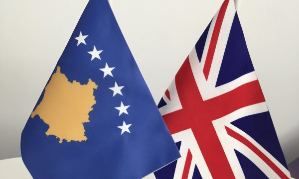 Ambasada Britanike uron Kosovën, shkruan për zemrën e madhe të kosovarëve