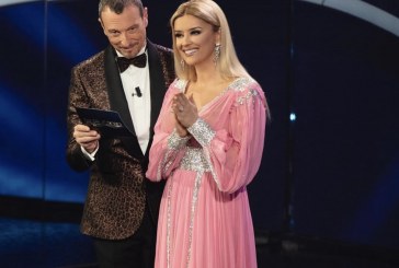 Foto/ Alketa Vejsiu nënshkruan kontratën e jetës me Rai Uno