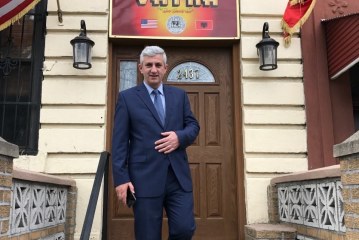 Uk Lushi: O Albino, Thaçi dhe Amerika janë në ekipin tënd, kundërshtare e ke Serbinë