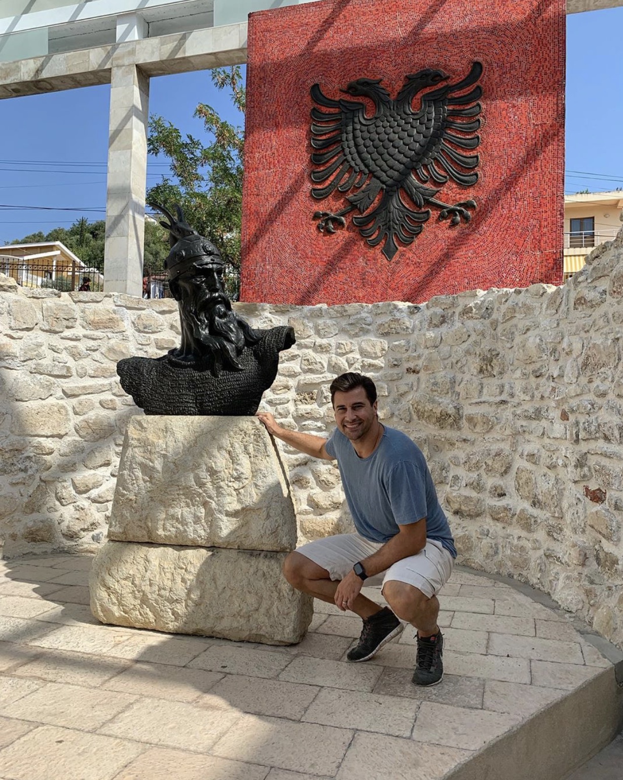 Ky është urimi i Lorik Canës për 12 vjetorin e Pavarësisë