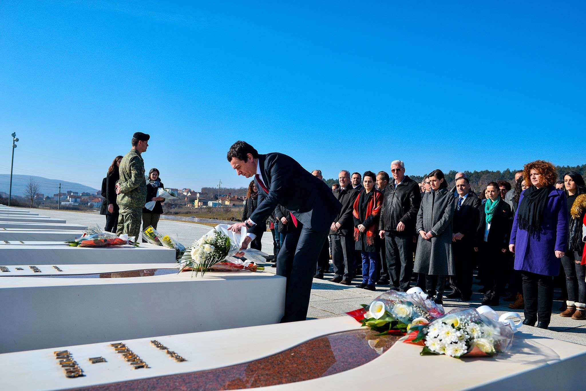 Kurti viziten e parë si kryeministër e realizon në Prekaz