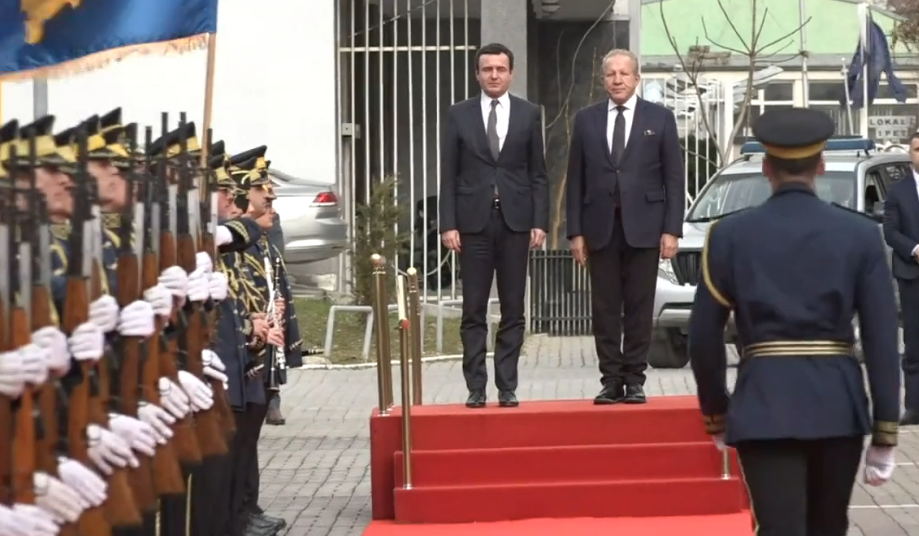 Kryeministri i ri i Kosovës edhe zyrtarisht është Albin Kurti