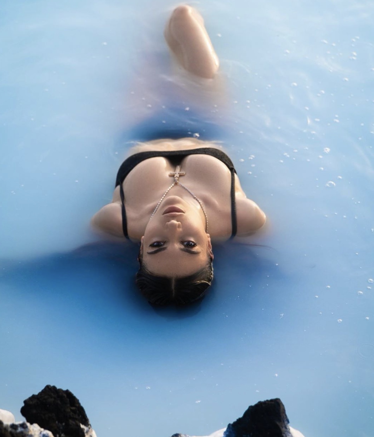 Elvana Gjata sjell foto provokative nga Islanda