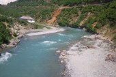 Me veturë ra në Lumin Erenik, vdes personi nga Gjakova