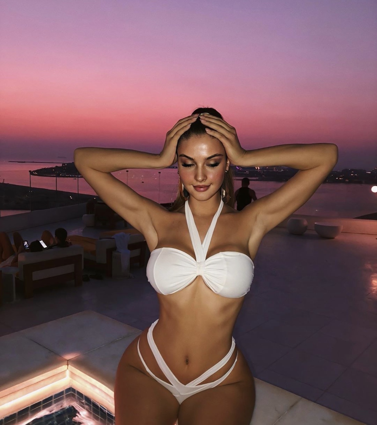 Oriola Marashi “tranonë” Instagramin me foto sexi