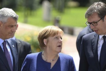 “Merkel dhe Macron po organizojnë një takim mes Kosovës dhe Serbisë, presin heqjen e taksës”