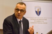 Hasani: Qeveria po e uzurpon pushtetin jashtëligjshëm