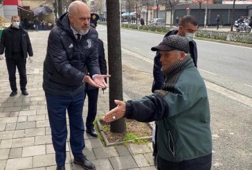 Coronavirusi: Edi Rama del rrugëve të Tiranës, dhe u bërtet të moshuarve që të ikin në shtëpi