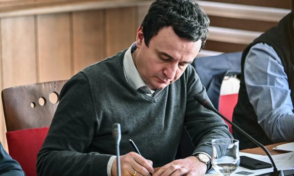 Kurti njofton për programin qeverisës në twitter