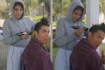 Befason Ronaldo, ja si i gjethë flokët