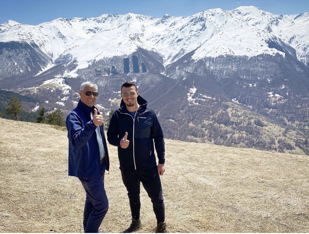Endriti ia uron ditëlindjen Thaçit: Shkëmb babë, shtyllë pa të cilën kulmi nuk qëndron