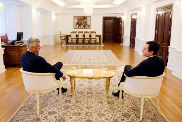 “Dhelpra dhe bishti” – nga presidenca i përgjigjen Kurtit për akuzat për gjakderdhje në veri