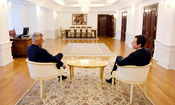 “Dhelpra dhe bishti” – nga presidenca i përgjigjen Kurtit për akuzat për gjakderdhje në veri