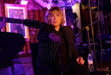 Këngëtarja Marianne Faithfull rezulton pozitive me coronavirus