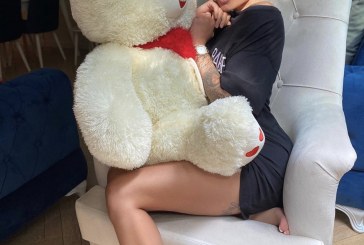 Morena Taraku pozon me arushin e saj të preferuar, teksa vë në pah dukjen atraktive