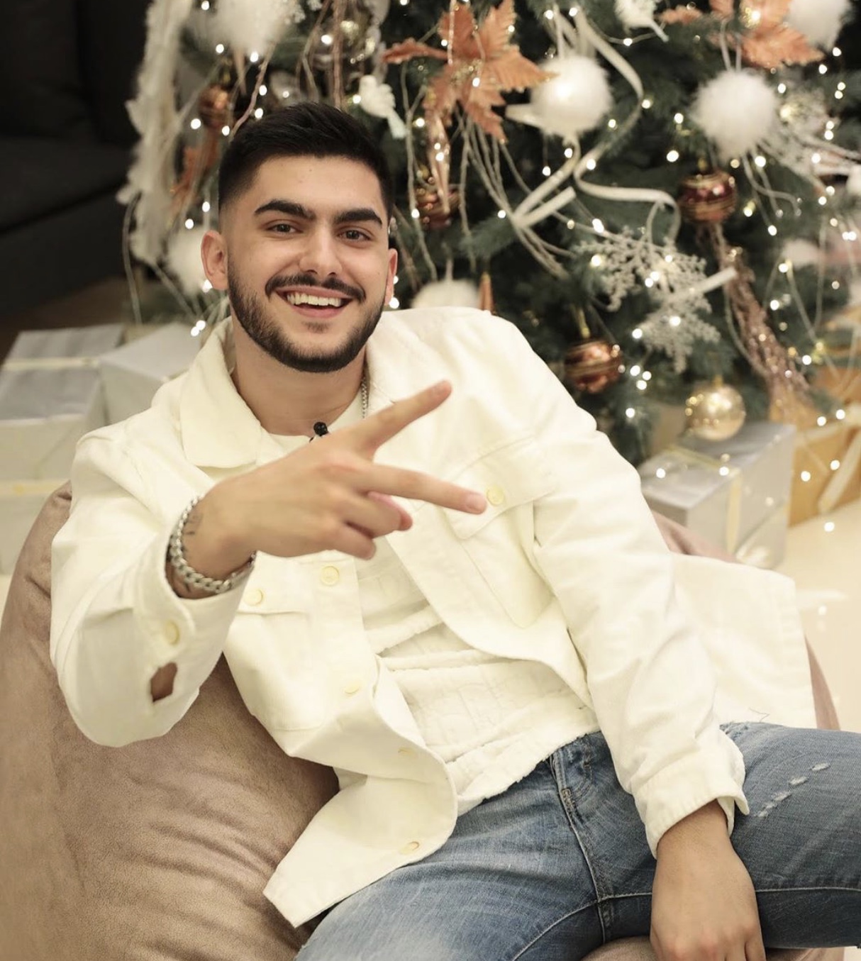 Butrint Imeri ofron 100 iftare për familjet në nevojë
