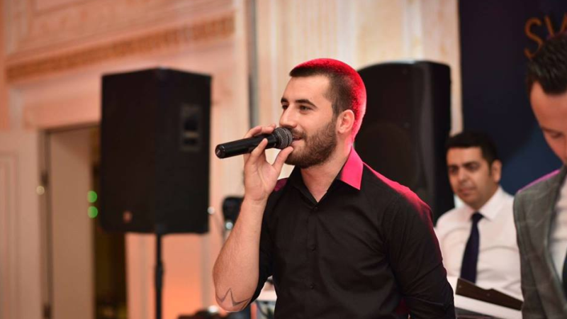 Reagon këngëtari: Nëse ka protesta këtë javë, unë prej 1 qershorit pranoj ftesa për mbrëmje muzikore