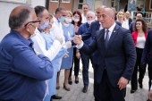 Haradinaj: Të mbahet mend heroizmi i personelit mjekësor në luftën kundër Covid-19