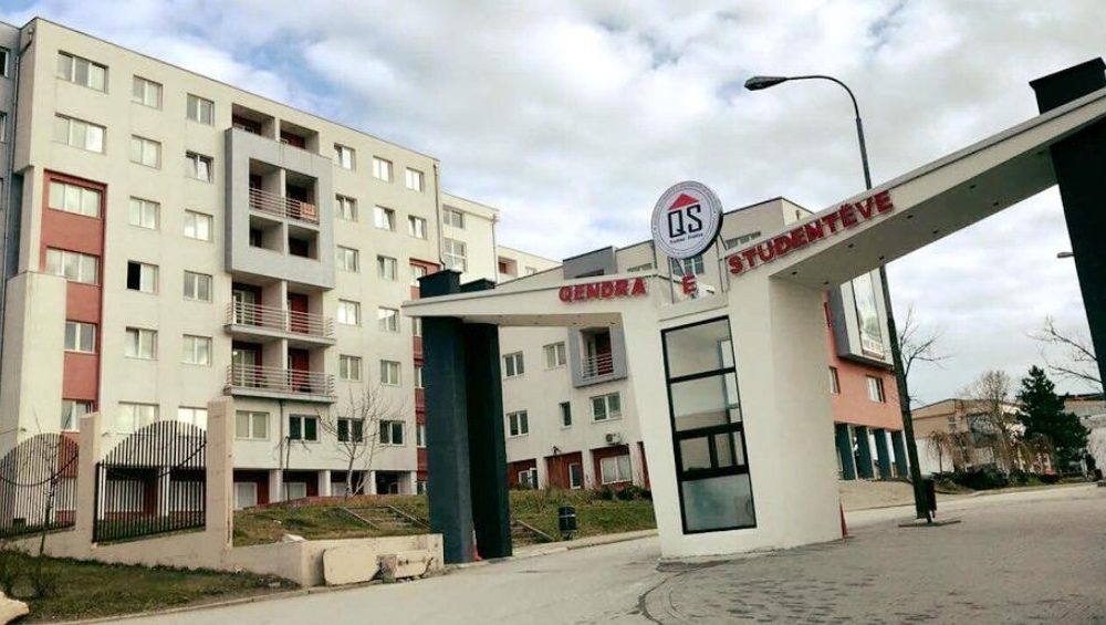 Detaje për përsonin i cili u hodh nga konviktet, po qëndronte në karantinë