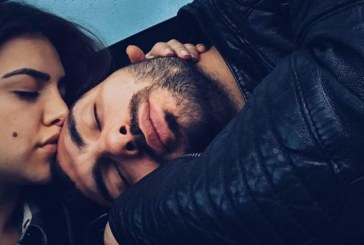 Ledri Vula poston foto në gjumë pranë të dashures së tij