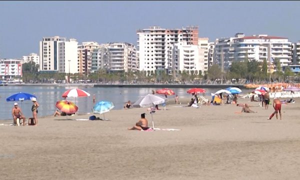 Hapet sezoni turistik në Vlorë në kushte të paparashikueshme