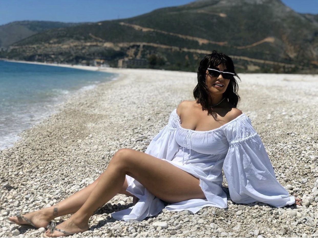 Jonida Maliqi shfaqet me të dashurin