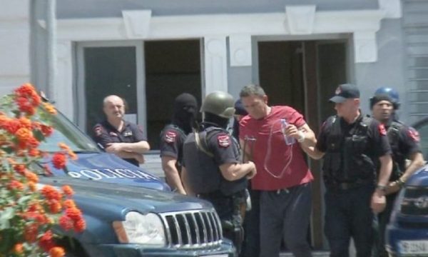 Atentati ndaj Ardjan Çapjes/ Shoqërohen në polici më shumë se 20 persona, sekuestrohen kamerat e sigurisë