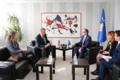 Ambasadori amerikan viziton Avdullah Hotin
