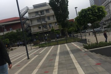 Policia “blindon” objektet kryesore të shtetit para tubimit të VV-së /FOTO