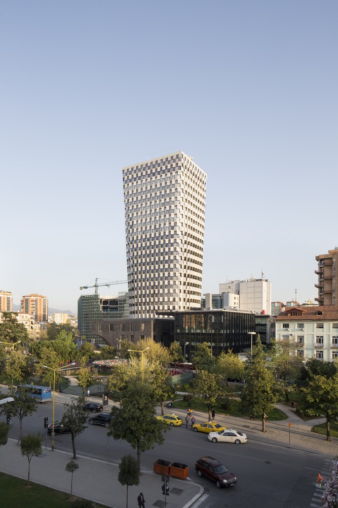 Shqipëria thyen rekordin me numrin e rasteve të reja me COVID-19