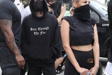 “Daily Mail”, raporton se Tayna së bashku me reperi Tyga po protestojnë në Amerikë