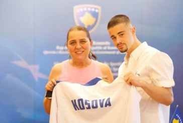Ministrja Dumoshi e takon Zhegrovën: Talenti i tij i madh është vërejtur gjithmonë