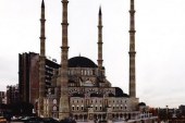 BIK-u pajtohet që të ulet pak gjatësia e minareve për Xhaminë Qendrore, komuna lëshon kushte të reja ndërtimore