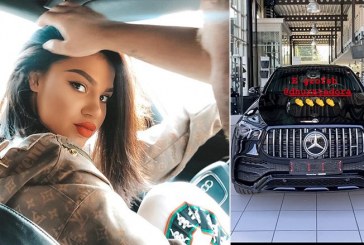 Dhurata Dora e gëzon veten me një veturë luksoze të tipit “Mercedes”
