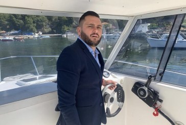 Bes Kallaku publikon këngën e re “Katunari Gangsta”