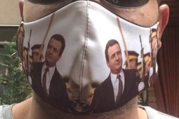 E vendosë në maskë fotografinë e Albin Kurtit
