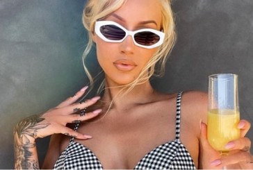 Iggy Azalea seksi edhe pas lindjes, tregon gjoksin seksi në dalje publike