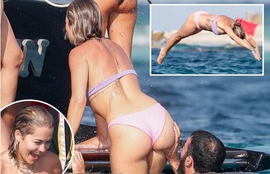 Rita Ora zhvishet e tëra teksa shijon pushimet në Ibiza me të dashurin e ri