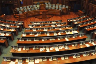 E tmerrshme: Deputetët votojnë kundër ngritjes së rrogave për mjekët e policë