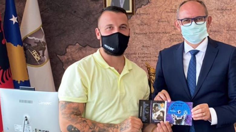 Mozzik pritet në takim nga kryetari i Ferizajt, Agim Aliu