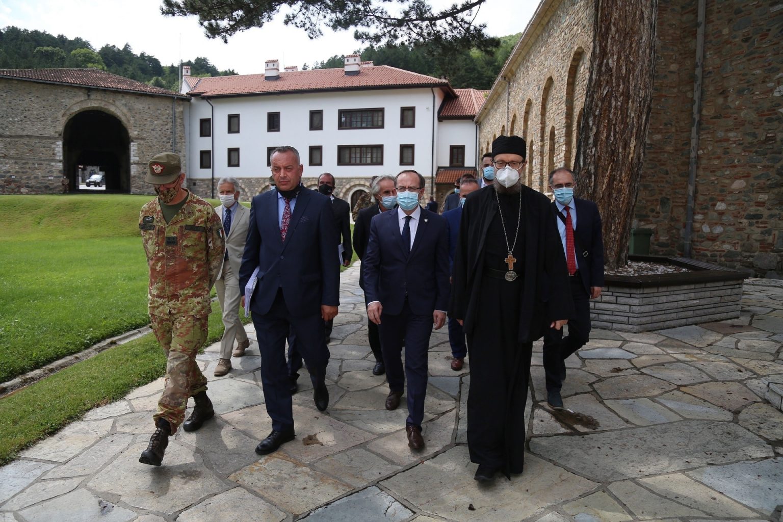 Hoti: Në javët e ardhshme gjendet zgjidhja për rrugën afër Manastirit