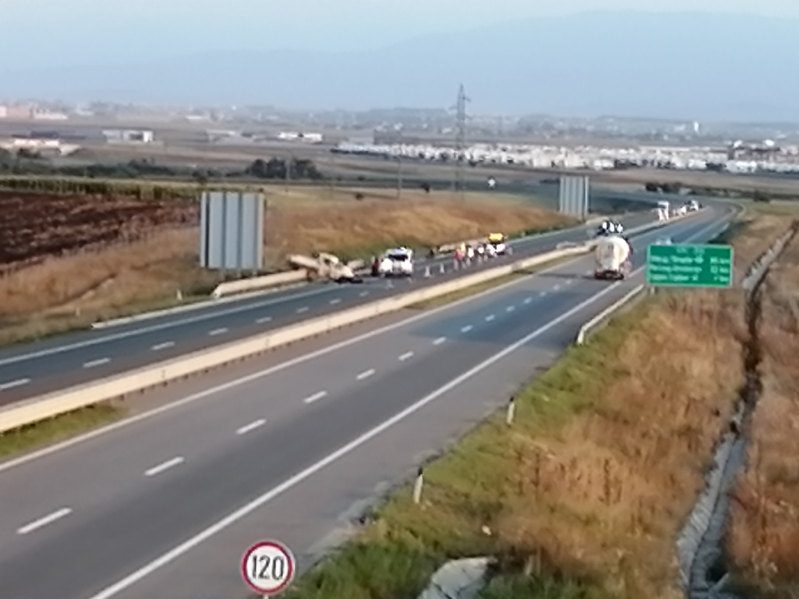 Aksidentohet një kamionetë në autostradën, Prishtinë-Ferizaj