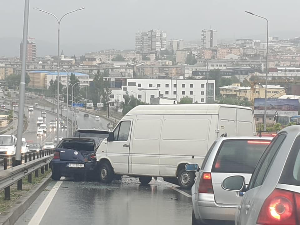 ​24 aksidente trafiku me të lënduar brenda një dite