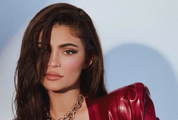 Wow! Kylie zbulon gjoksin tërheqës