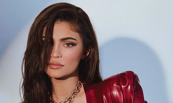 Wow! Kylie zbulon gjoksin tërheqës