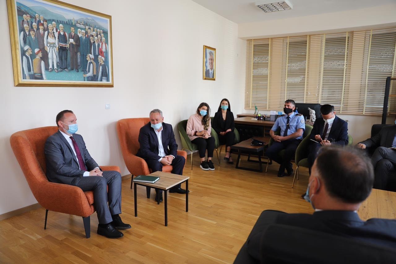 Kryetari Kuçi pret në takim ministrin e Shëndetësisë, Armend Zemaj
