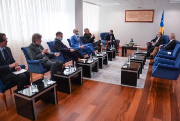 Detaje nga takimi i kryeministrit Hoti me ambasadorët