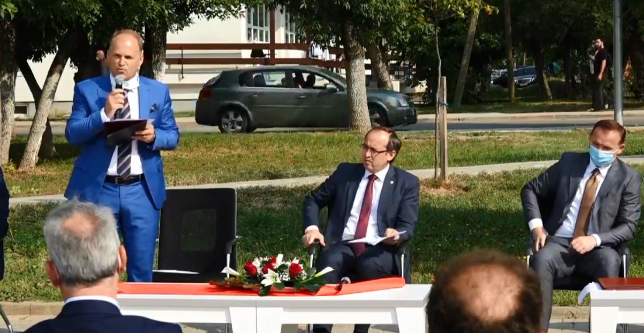 Kryeministrit Hoti i kërkohet rritja e pagave për mjekët