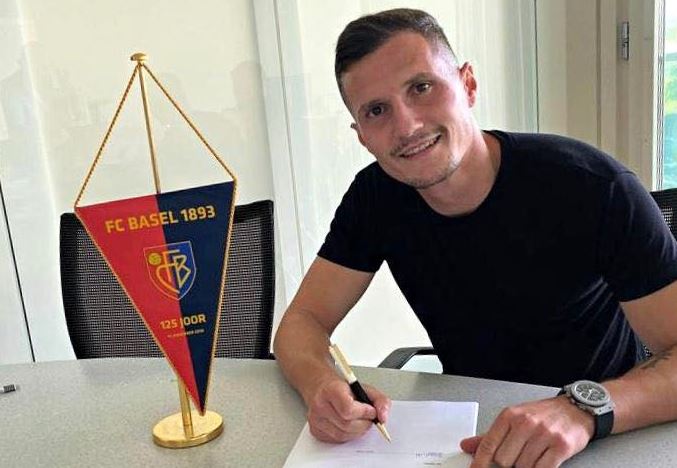 Taulant Xhaka nënshkruan kontratë të re me Baselin